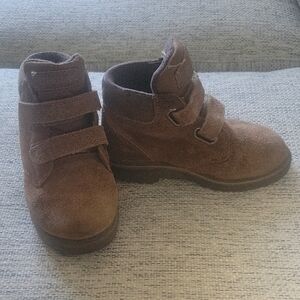 Kid Size 9.5 Toddler Brown Suede Velcro Strap Kids Shoes Superoos